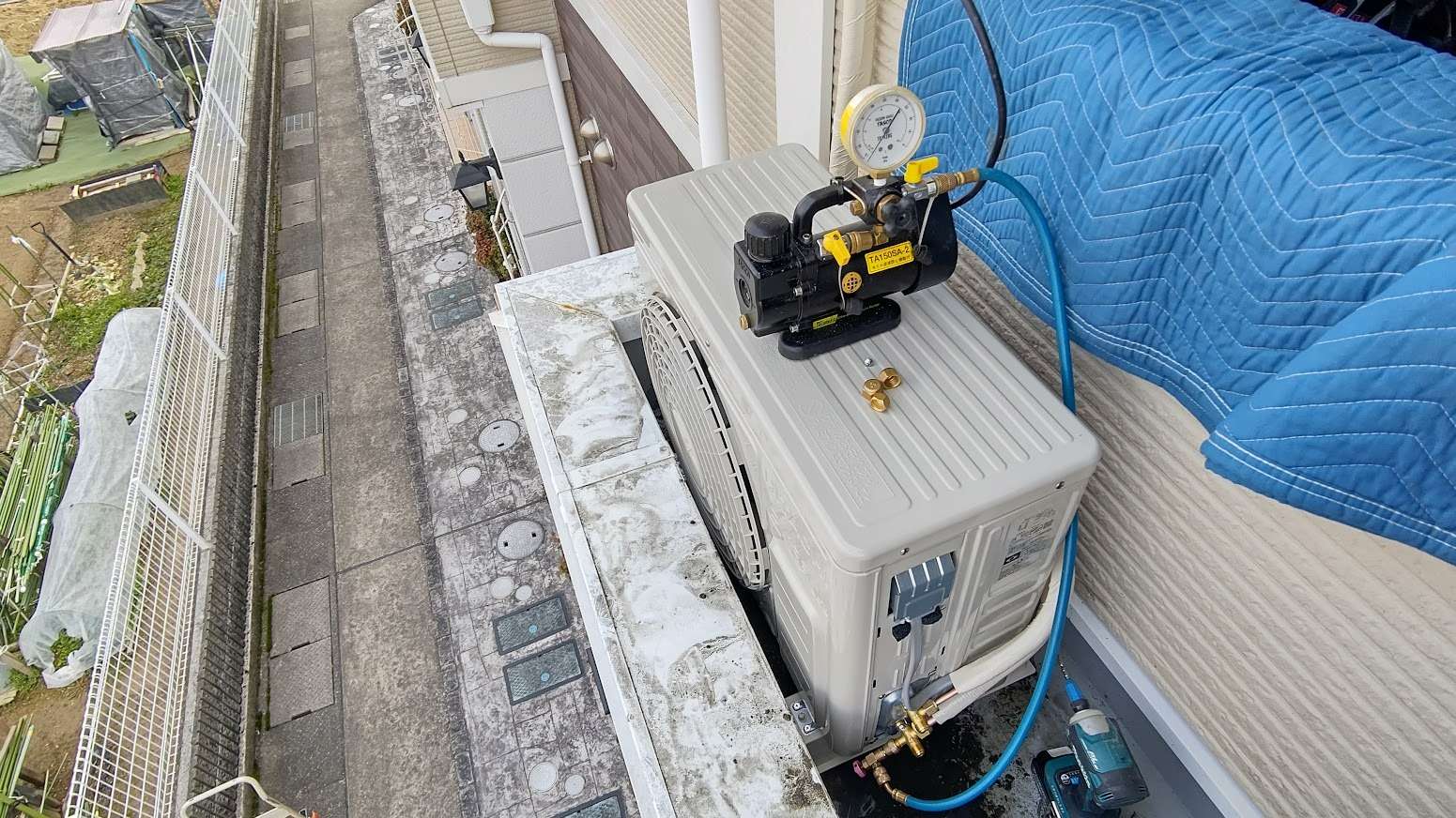 滋賀県大津市T様アパート施工事例｜室外機は専用置場で高所作業