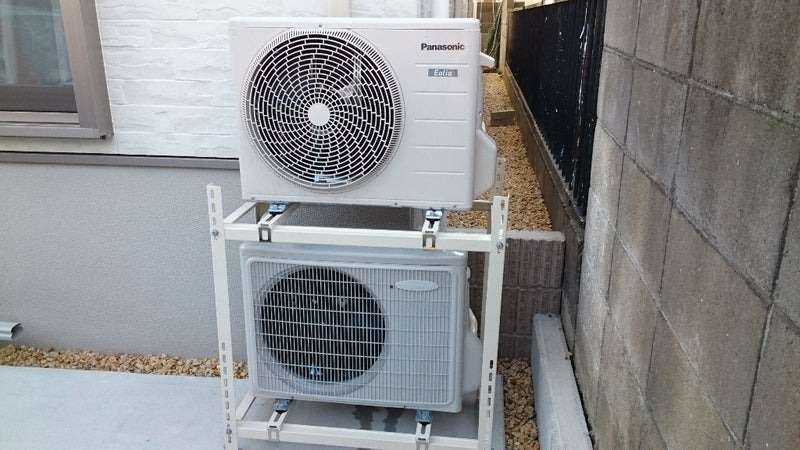 茶トラ‼️エアコン室外機 エアコン室外機の風で隣家トラブル！｜2段の室外機設置でまとめました