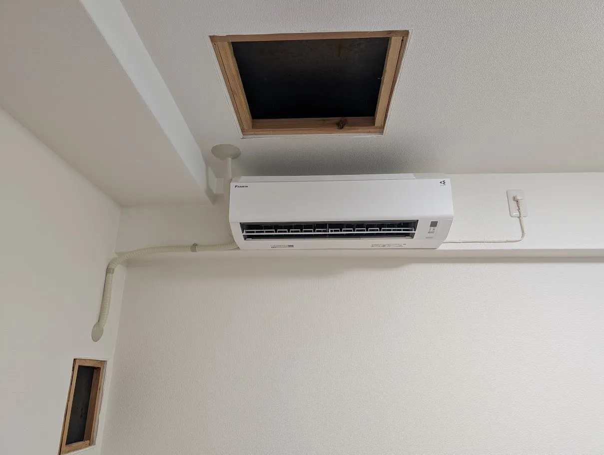 大津市W様施工事例｜マンションで隠蔽配管のエアコン取り付け完了です♪