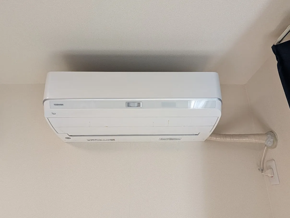 引越し前のアパート１階エアコン室内機、LDK１４畳用です