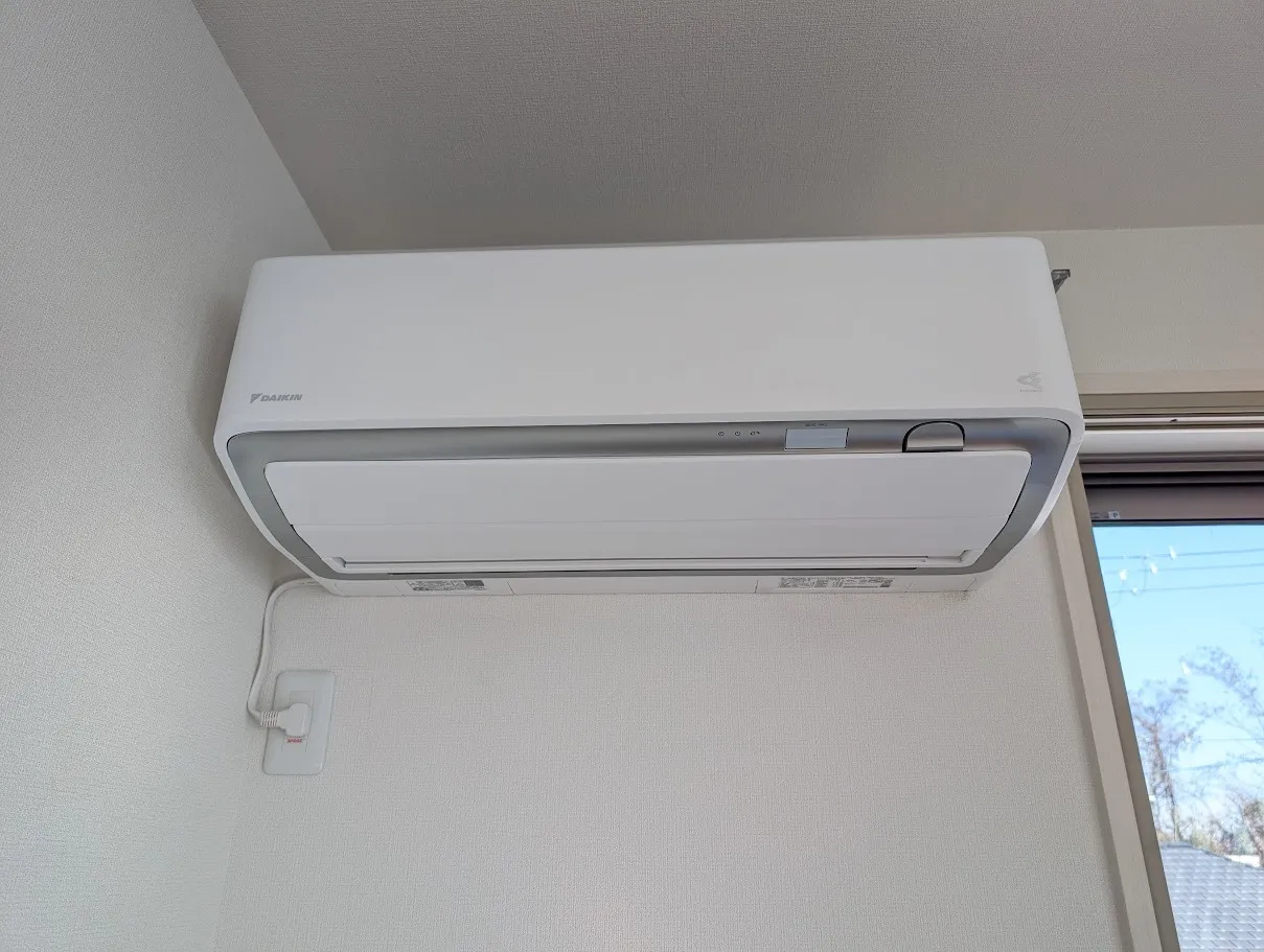 エアコン入替後の室内機です