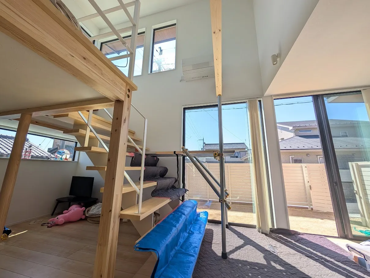 大津市エアコン取り付け｜高さ3mに設置！？足場を組んだ高所工事の施工事例