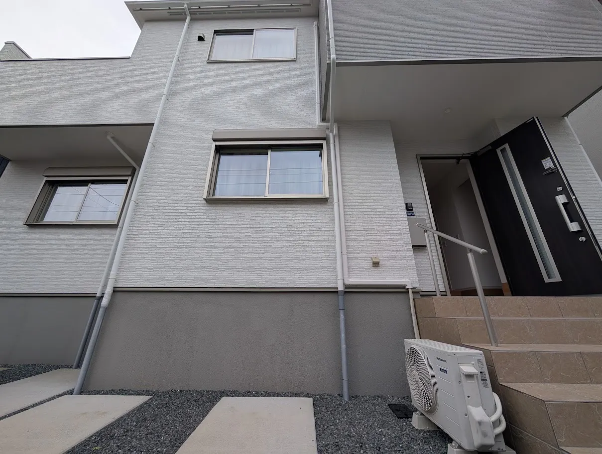大津市エアコン引越し｜新築2階～1階レイアウトの高所作業・室外機位置を最適化（Panasonic CS-220DFL-W）