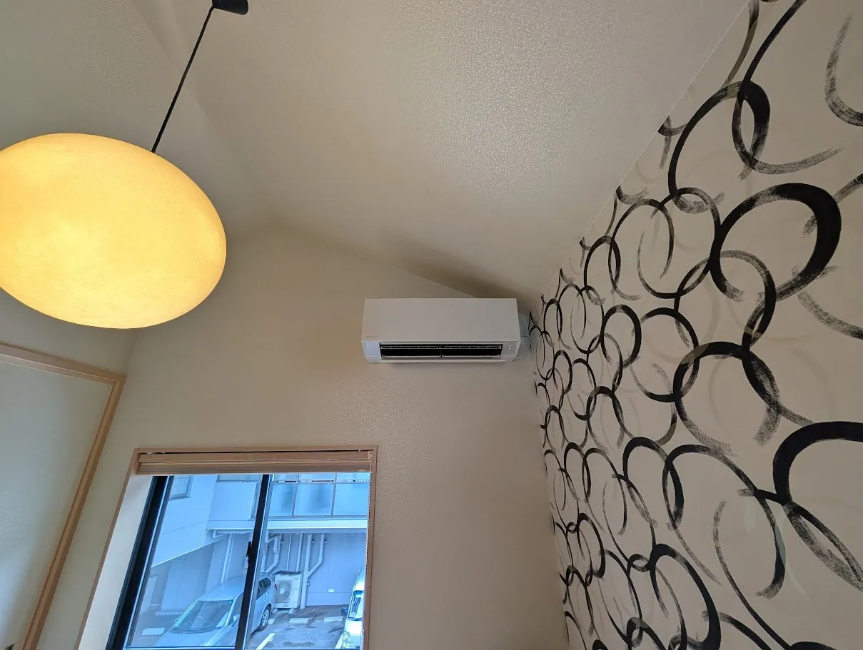 大津市エアコン取り付け｜リフォーム後のふかし壁・2階下屋から高所作業（Panasonic CS-405DEX2）